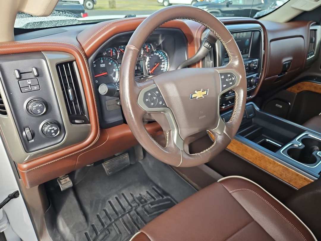 2017 Chevrolet Silverado 1500 High Country - Image 13