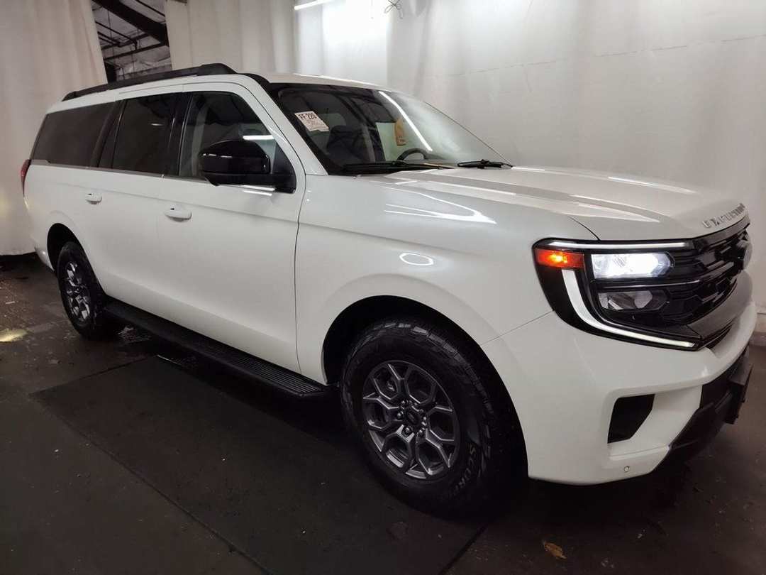 2025 Ford Expedition Max Active - Image 3