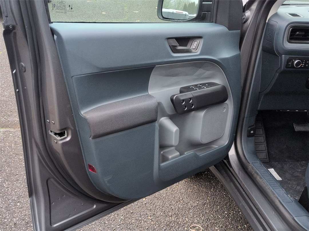 2026 Ford Maverick XL - Image 9