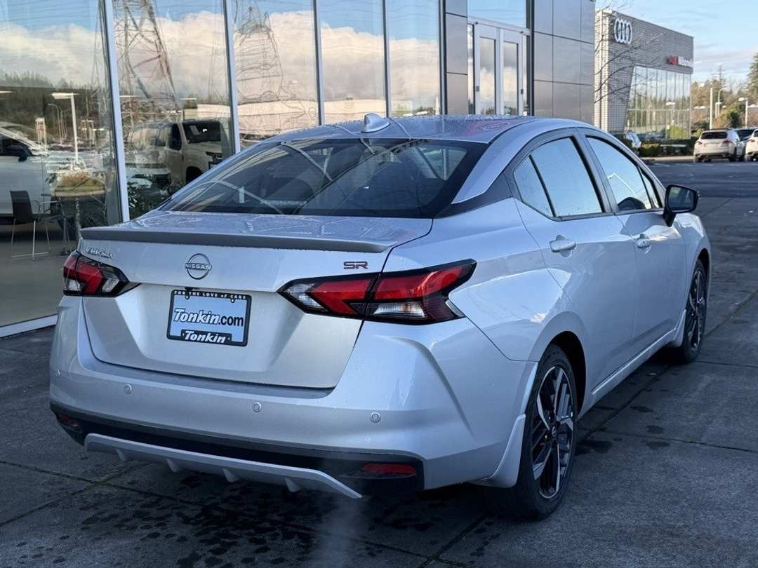 2025 Nissan Versa 1.6 SR - Image 7