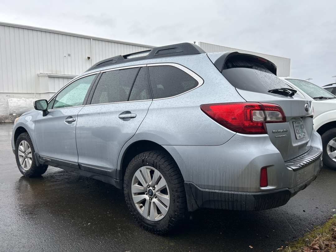 2015 Subaru Outback 2.5i Premium - Image 2