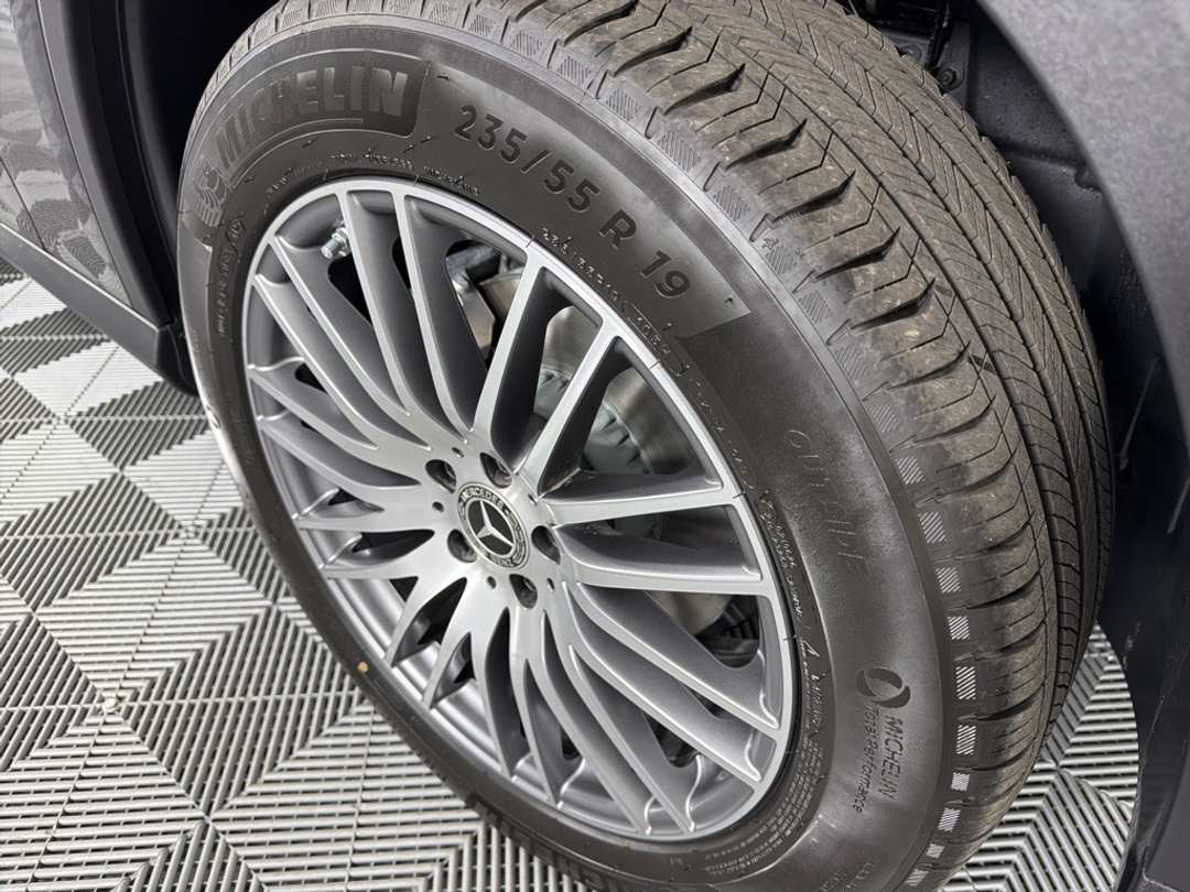 2026 Mercedes-Benz GLC GLC 300 - Image 9