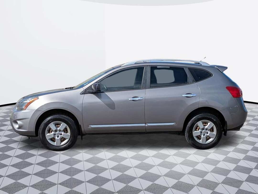 2014 Nissan Rogue Select S - Image 3