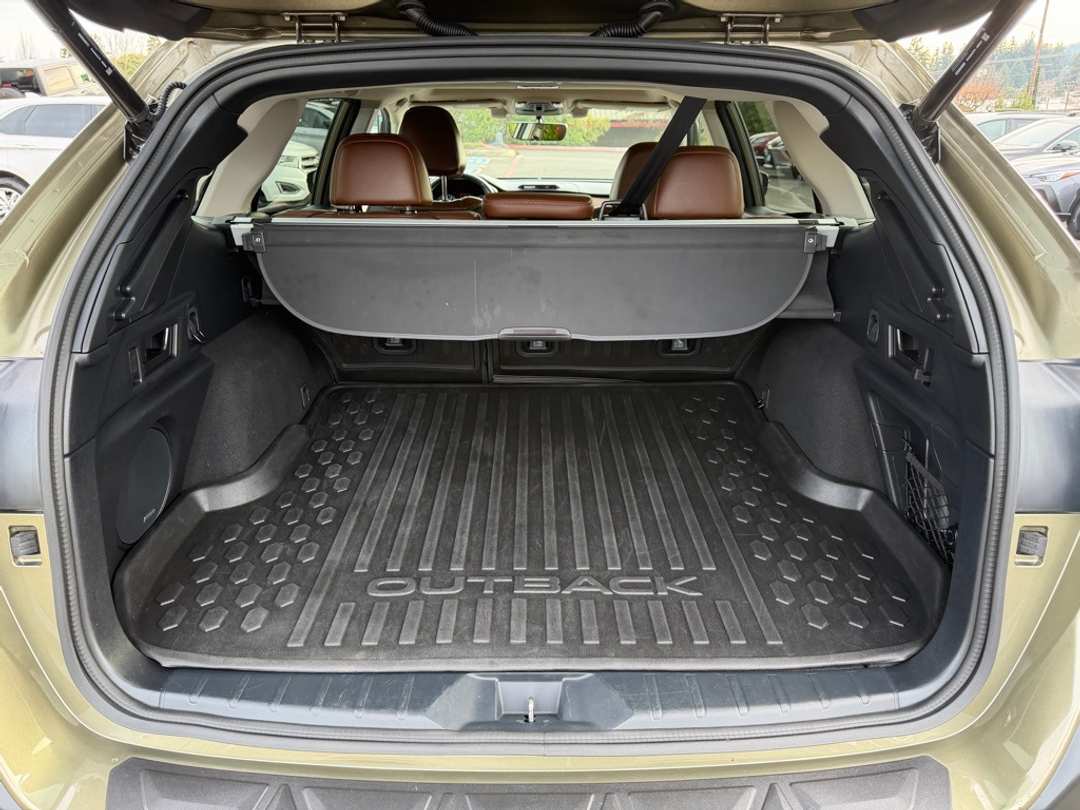 2022 Subaru Outback Touring - Image 11
