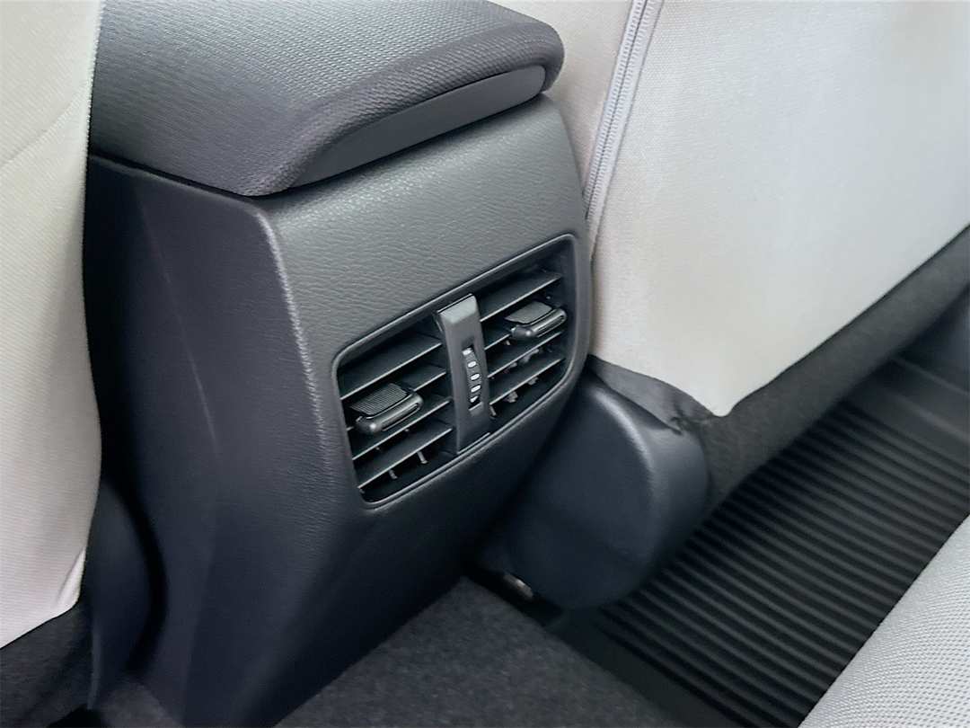 2026 Toyota Corolla Cross L - Image 24