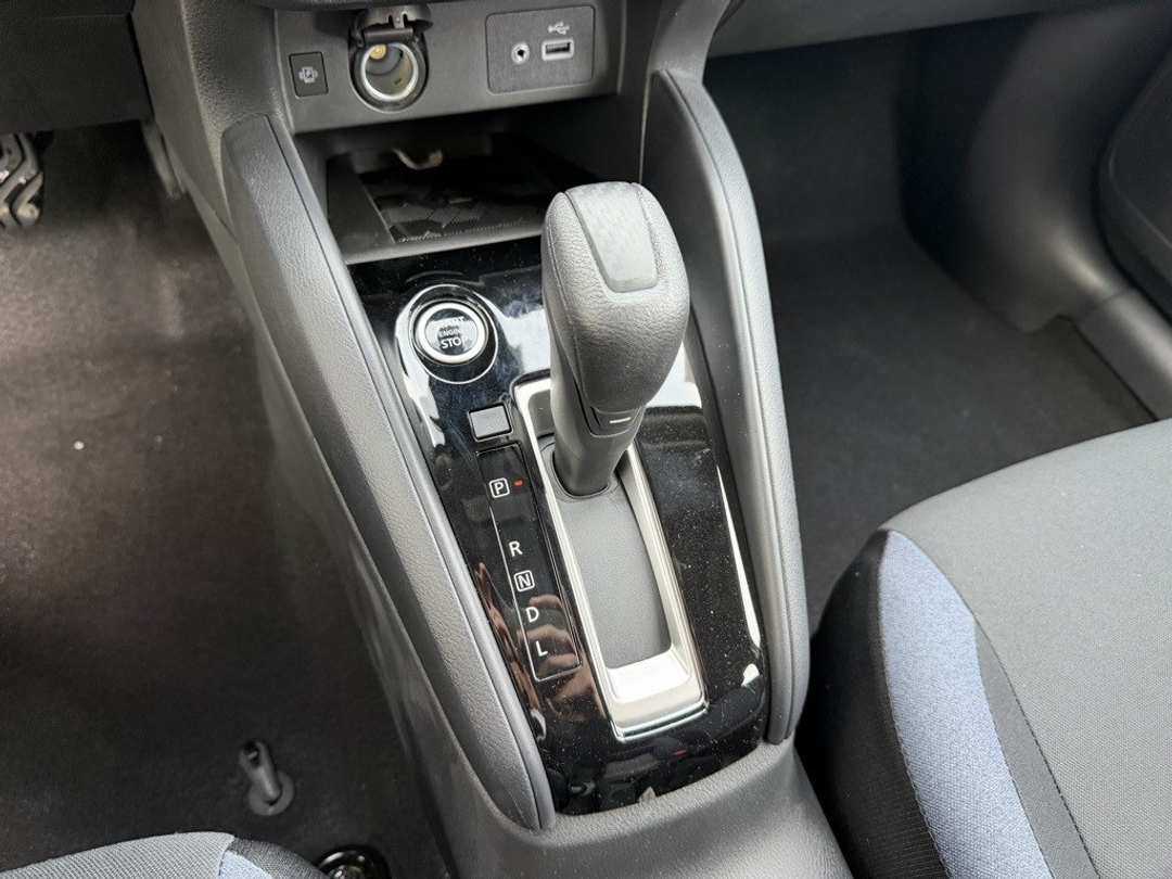 2025 Nissan Versa 1.6 SV - Image 25