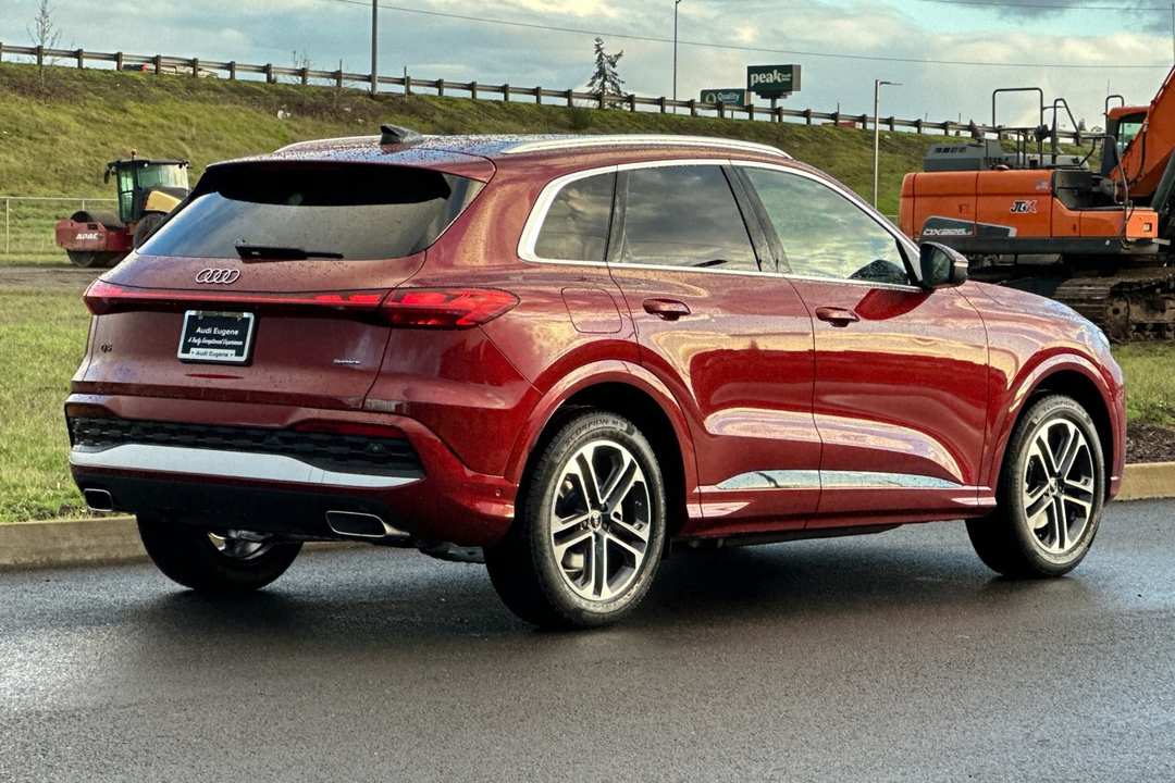 2025 Audi Q5 2.0T Prestige - Image 3