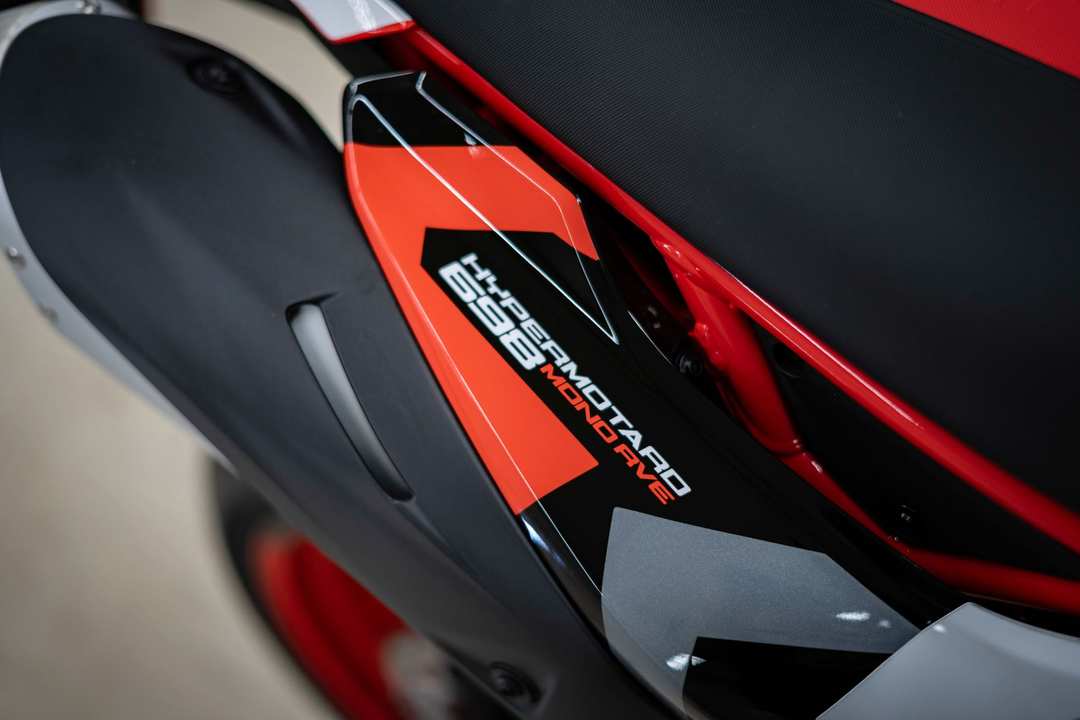 2025 Ducati Hypermotard 698 Mono Rve - Image 6