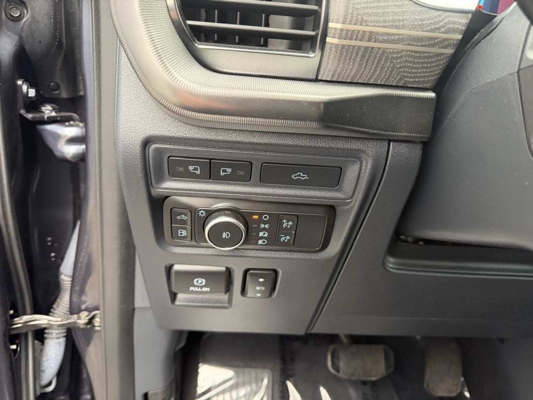 2022 Ford F-150 Platinum - Image 18