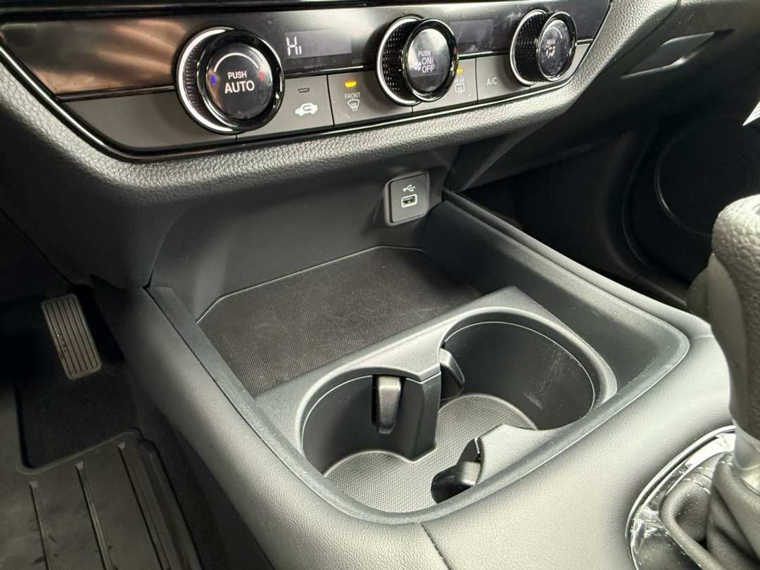 2025 Honda HR-V LX - Image 24