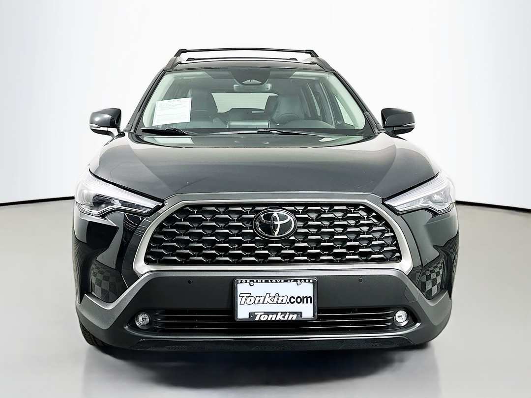 2023 Toyota Corolla Cross XLE - Image 2