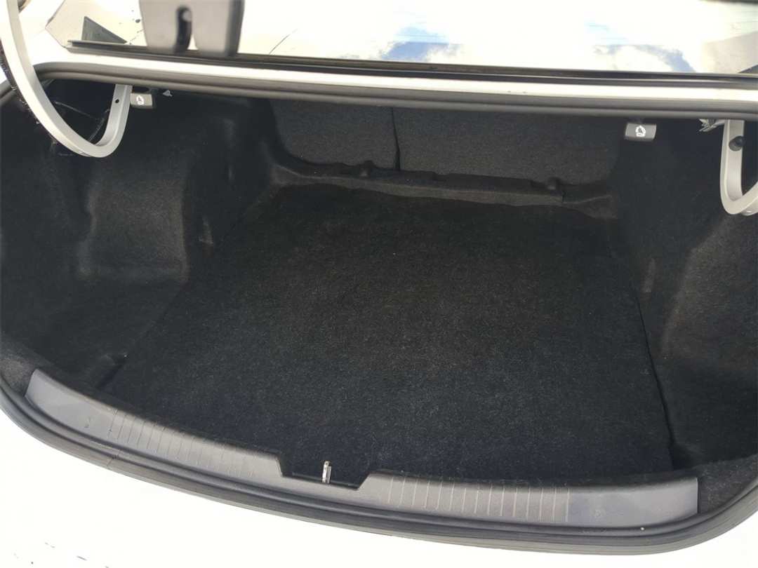 2022 Chevrolet Malibu LT - Image 23