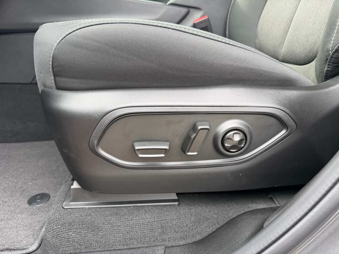 2025 Jeep Grand Cherokee L Laredo - Image 13