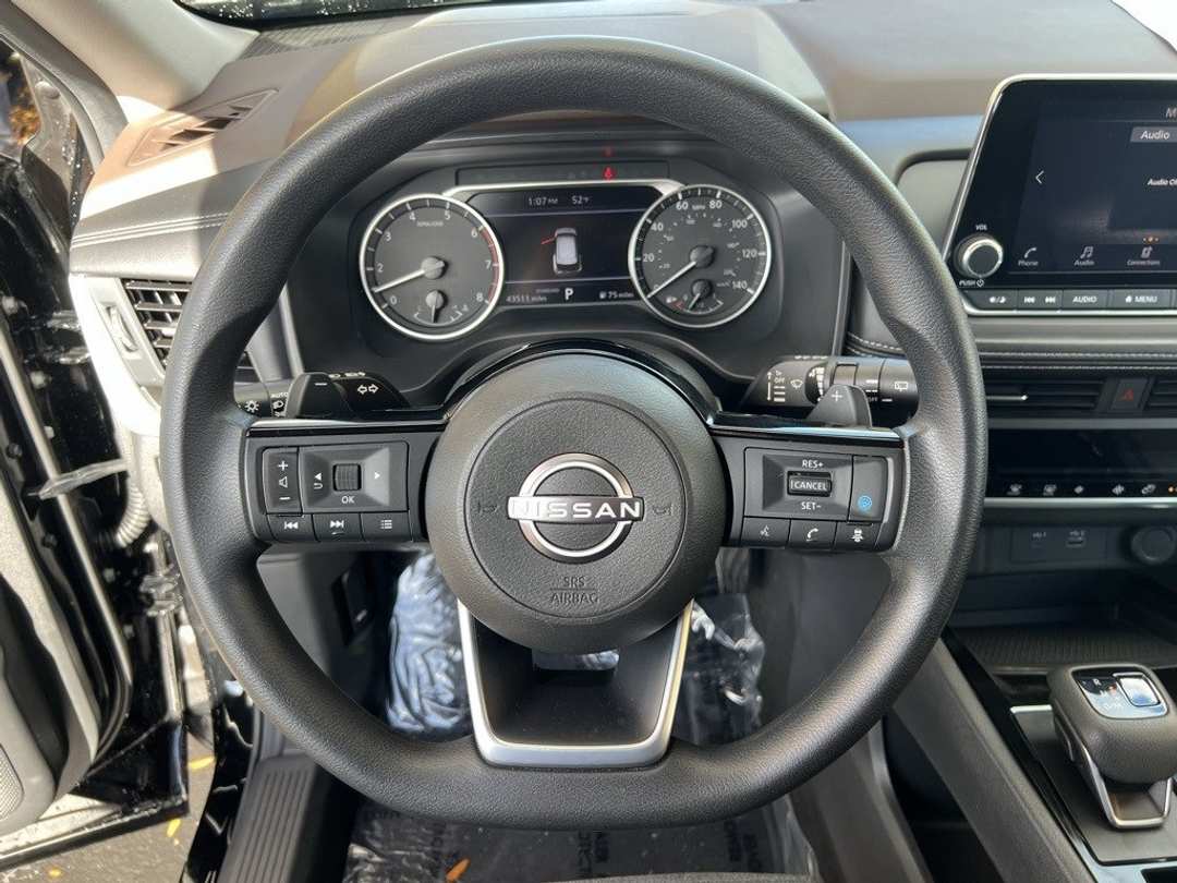 2023 Nissan Rogue SV - Image 17