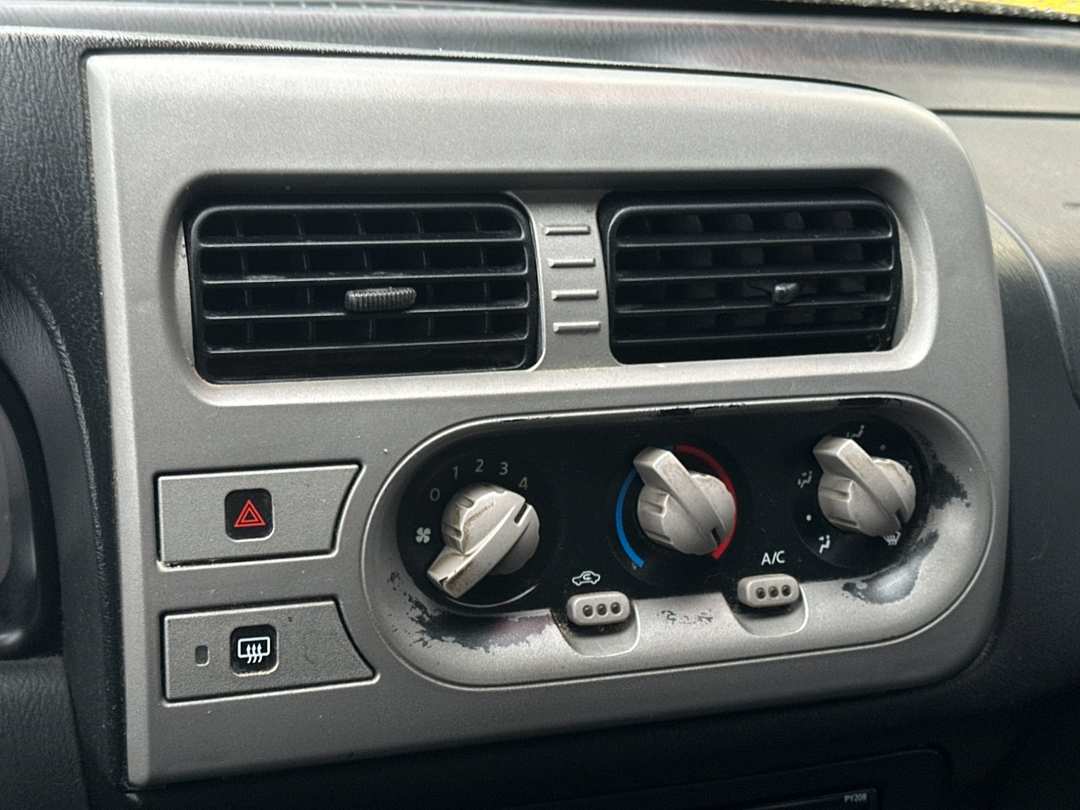 2001 Nissan Frontier SE - Image 17