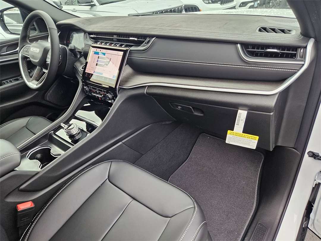 2025 Jeep Grand Cherokee L Limited - Image 38