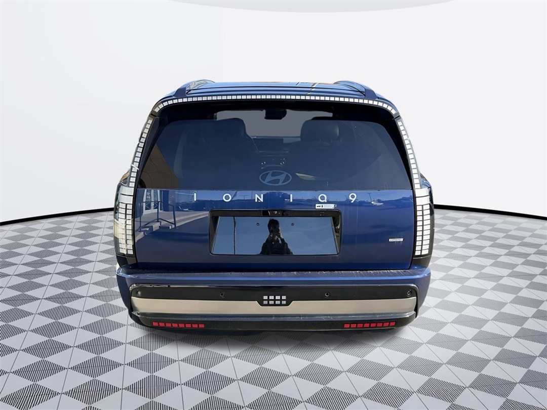 2026 Hyundai Ioniq 9 Performance Calligraphy - Image 6