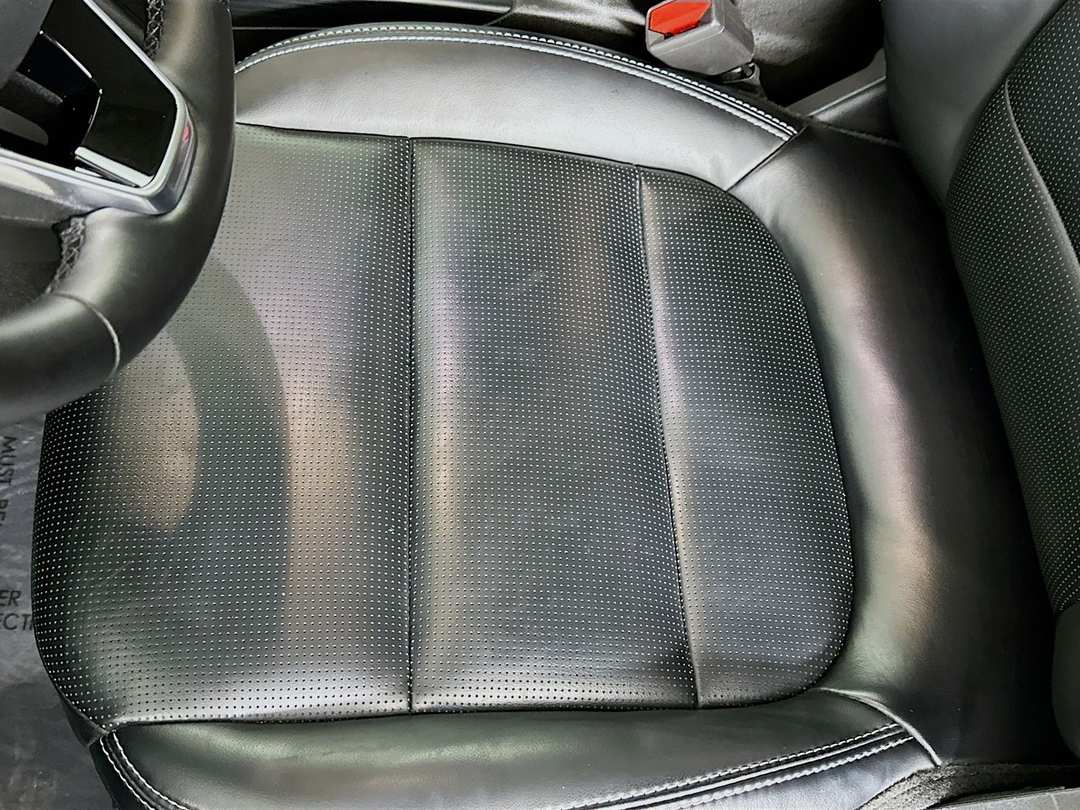 2025 Ford Escape Platinum - Image 20