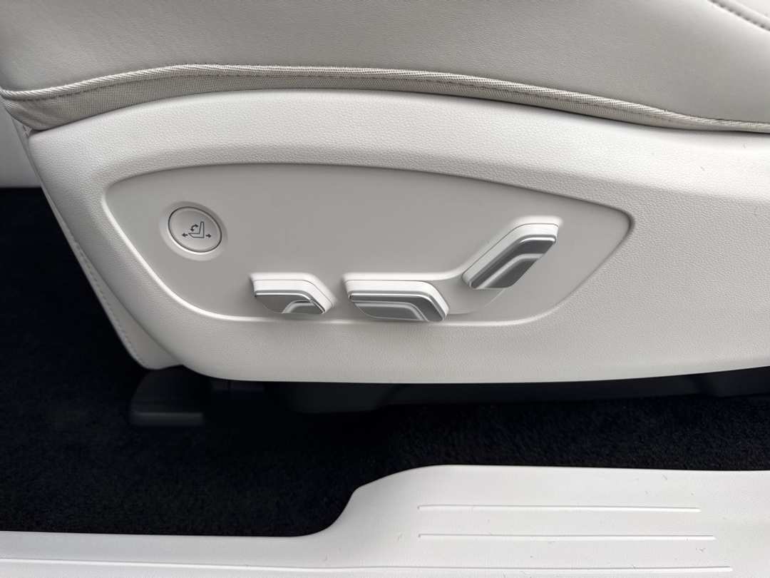 2026 Hyundai Ioniq 9 Performance Limited - Image 43