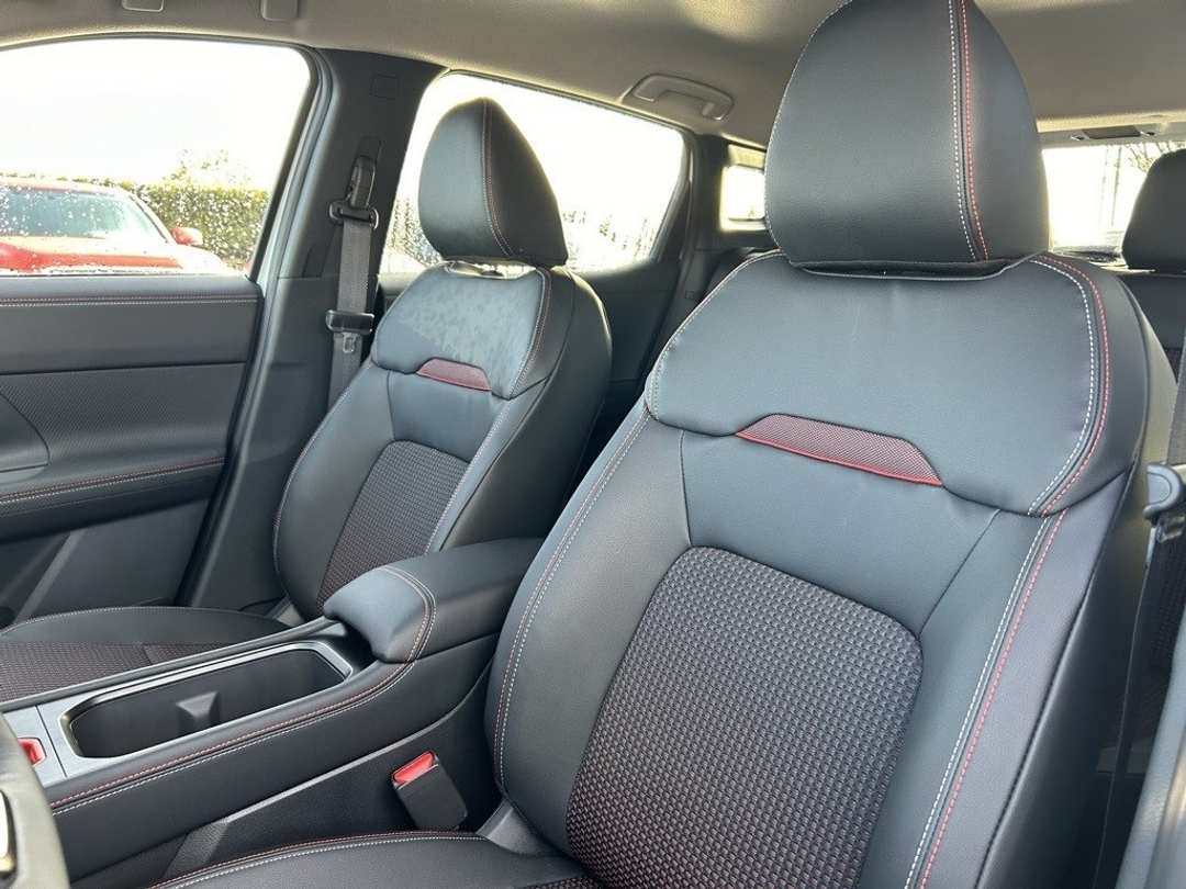 2025 Nissan Kicks SR - Image 20