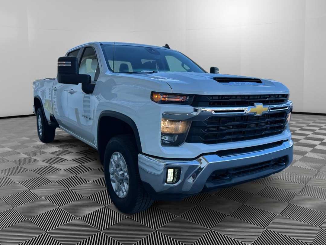2024 Chevrolet Silverado LT - Image 3