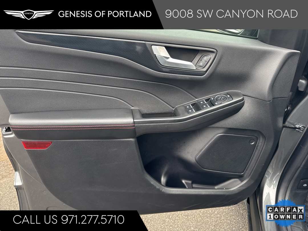 2025 Ford Escape STLine - Image 12