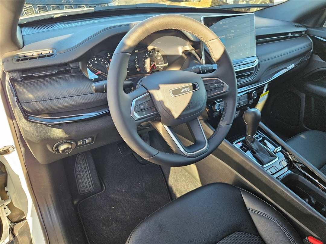 2026 Jeep Compass Latitude - Image 13