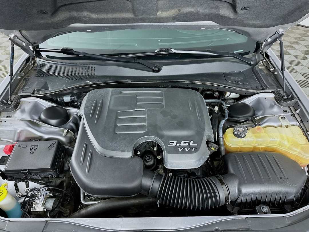 2017 Chrysler 300 S - Image 32