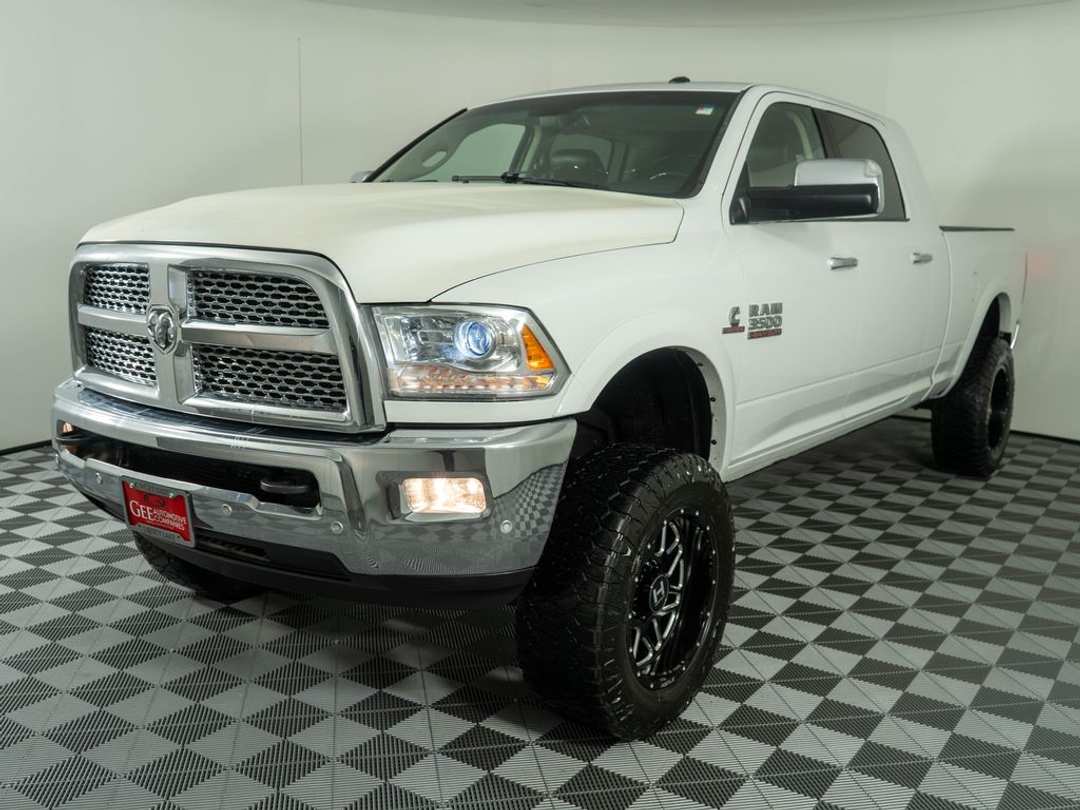 2017 Ram 3500 Laramie - Image 3