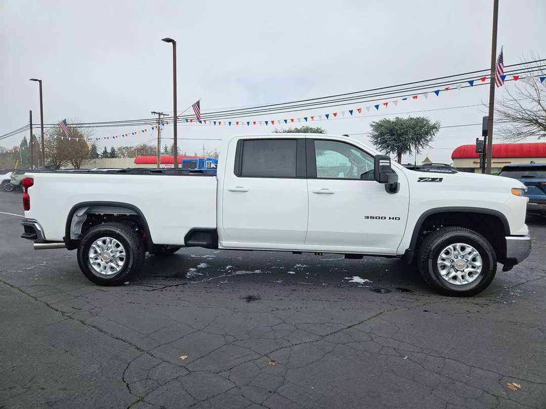 2026 Chevrolet Silverado 3500Hd LT - Image 7