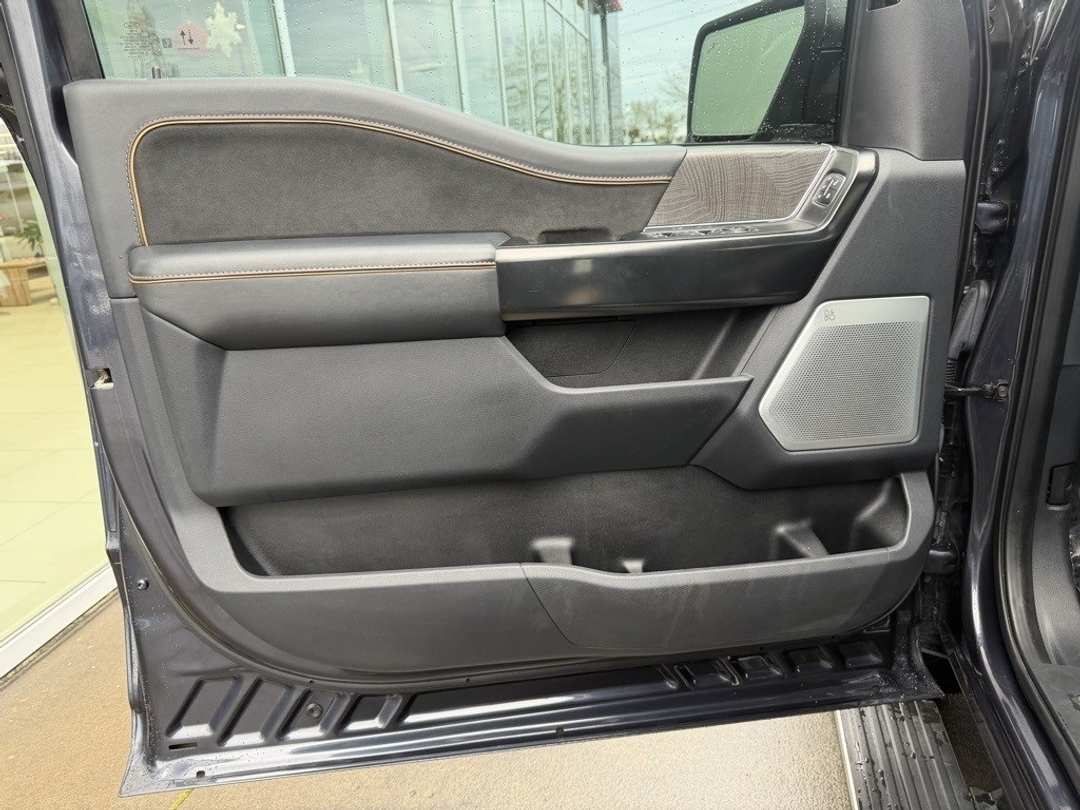 2022 Ford F-150 Platinum - Image 12