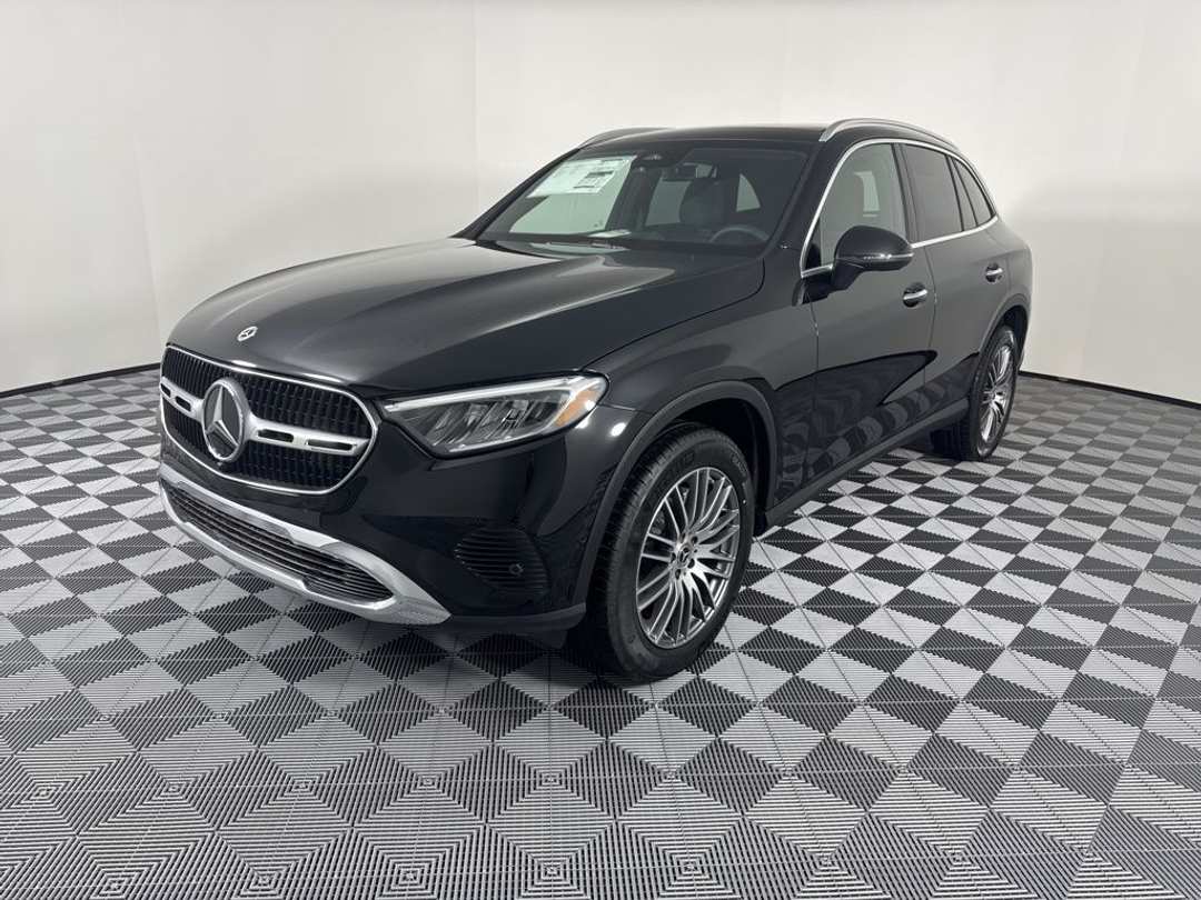 2026 Mercedes-Benz GLC 300 - Image 3