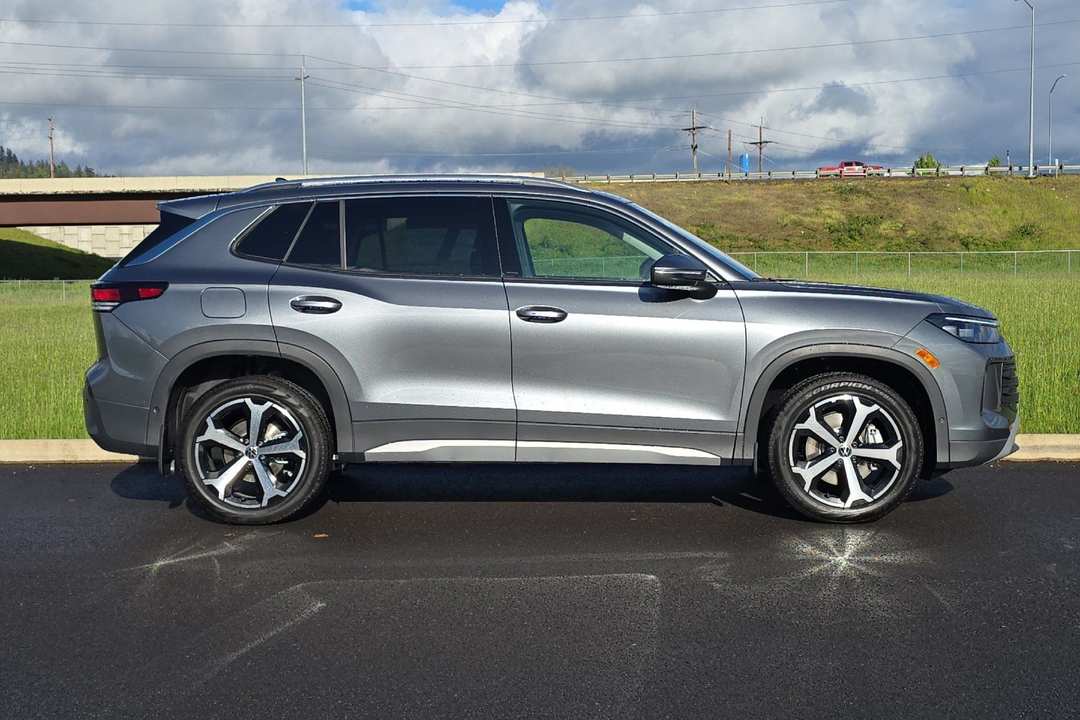 2026 Volkswagen Tiguan 2.0T SE - Image 2