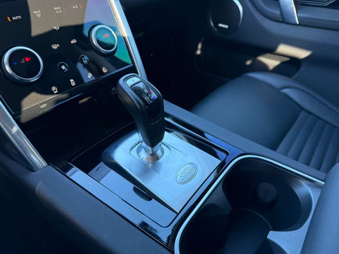 2023 Land Rover Discovery Sport SE - Image 16