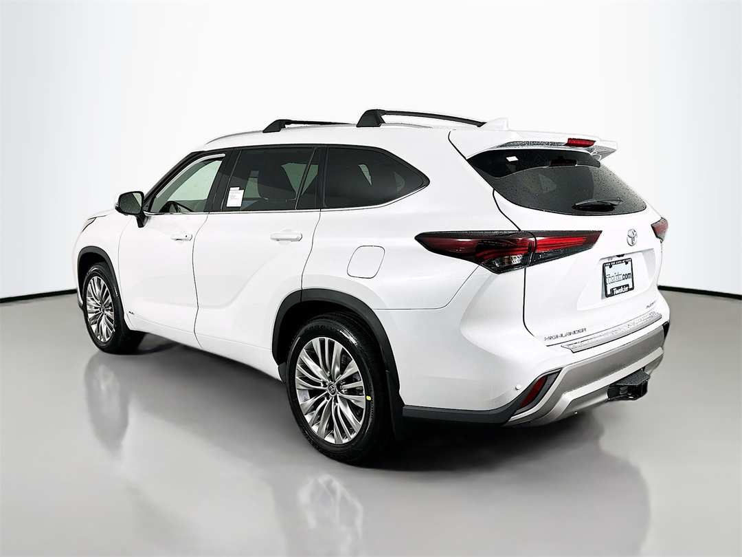 2026 Toyota Highlander Platinum - Image 5