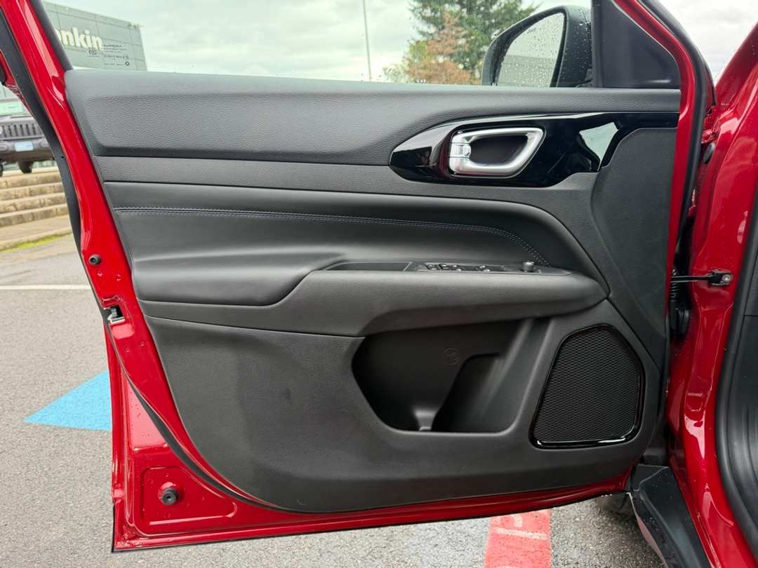 2026 Jeep Compass Latitude - Image 12