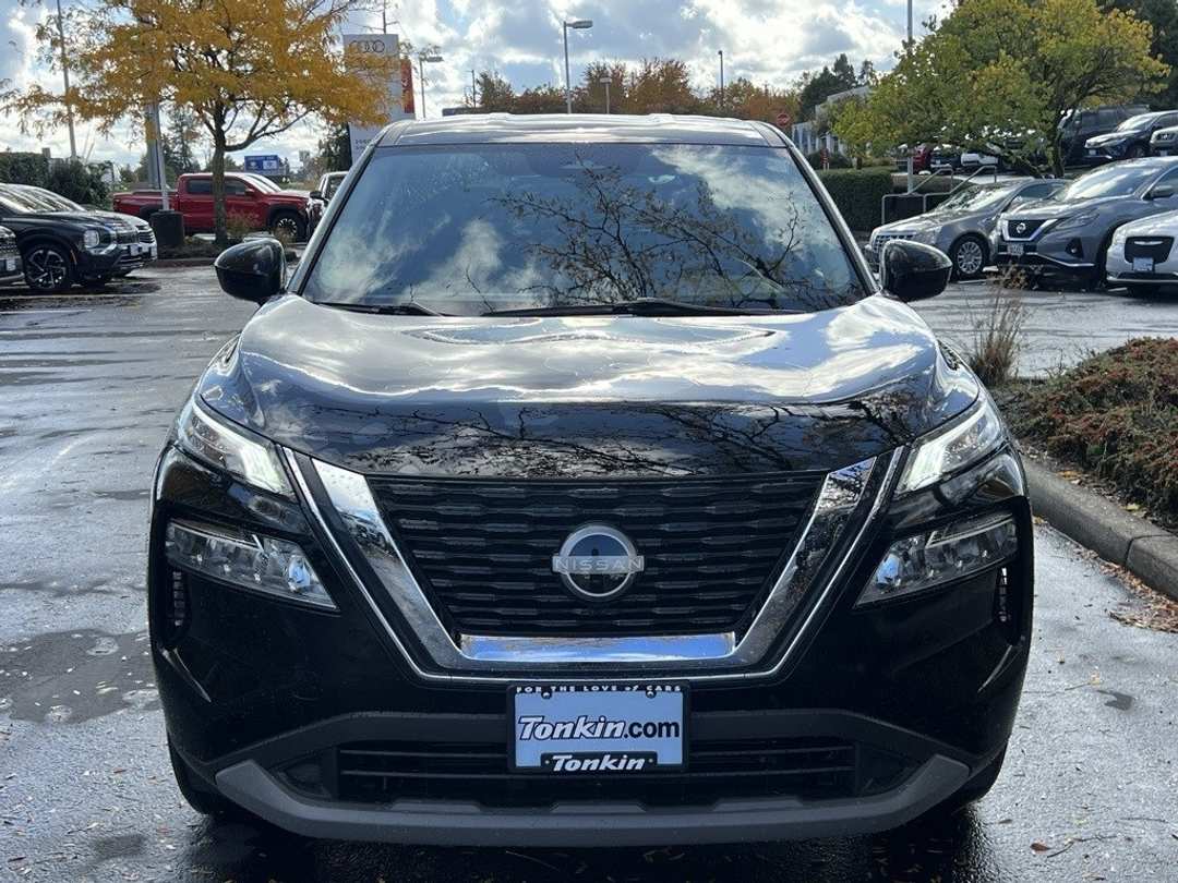 2023 Nissan Rogue SV - Image 2