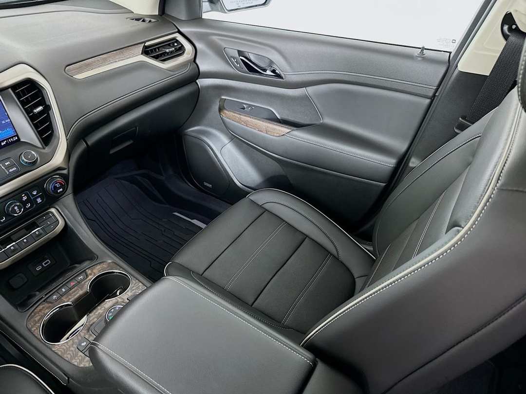 2021 GMC Acadia Denali - Image 26