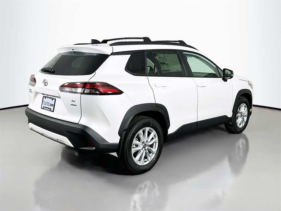 2026 Toyota Corolla Cross LE - Image 7