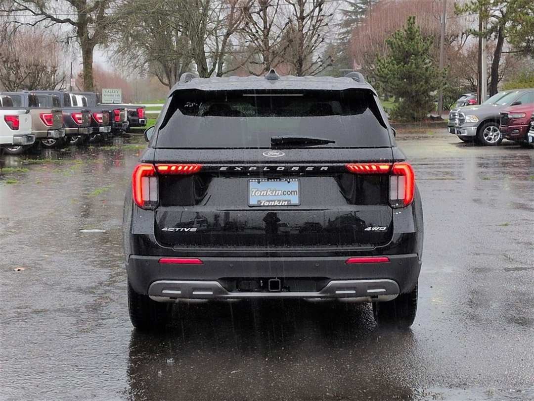 2026 Ford Explorer Active - Image 4