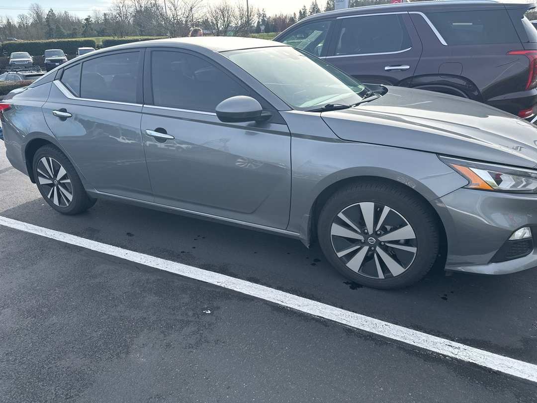 2022 Nissan Altima 2.5 SV - Image 3