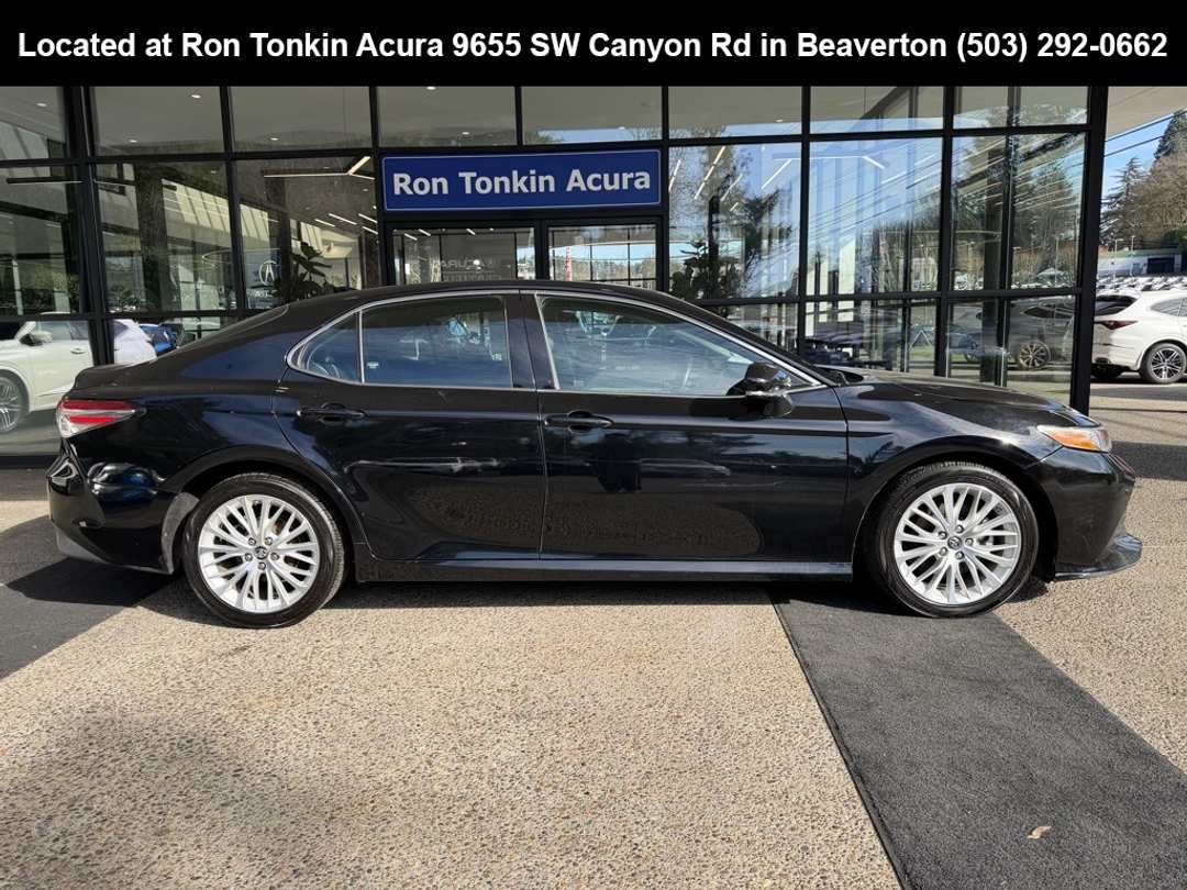 2018 Toyota Camry XLE - Image 8