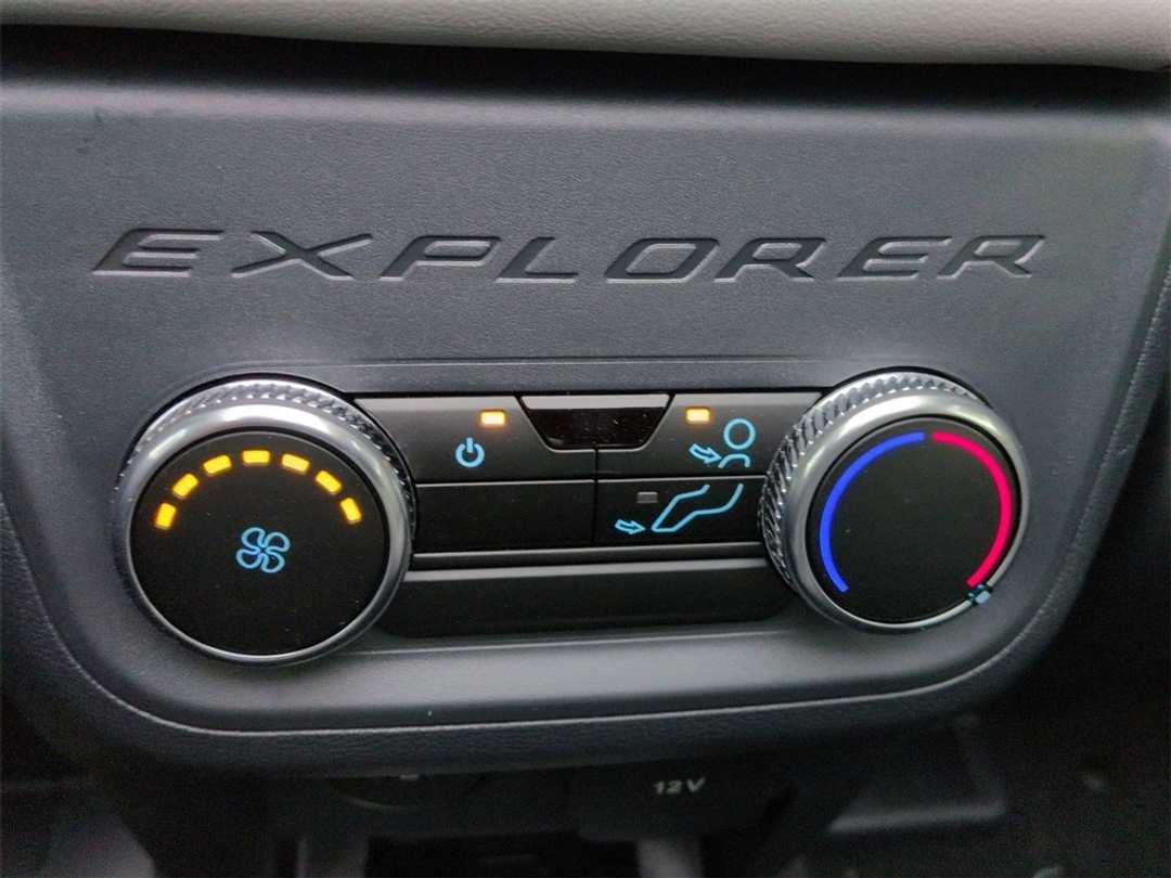 2026 Ford Explorer Active - Image 24