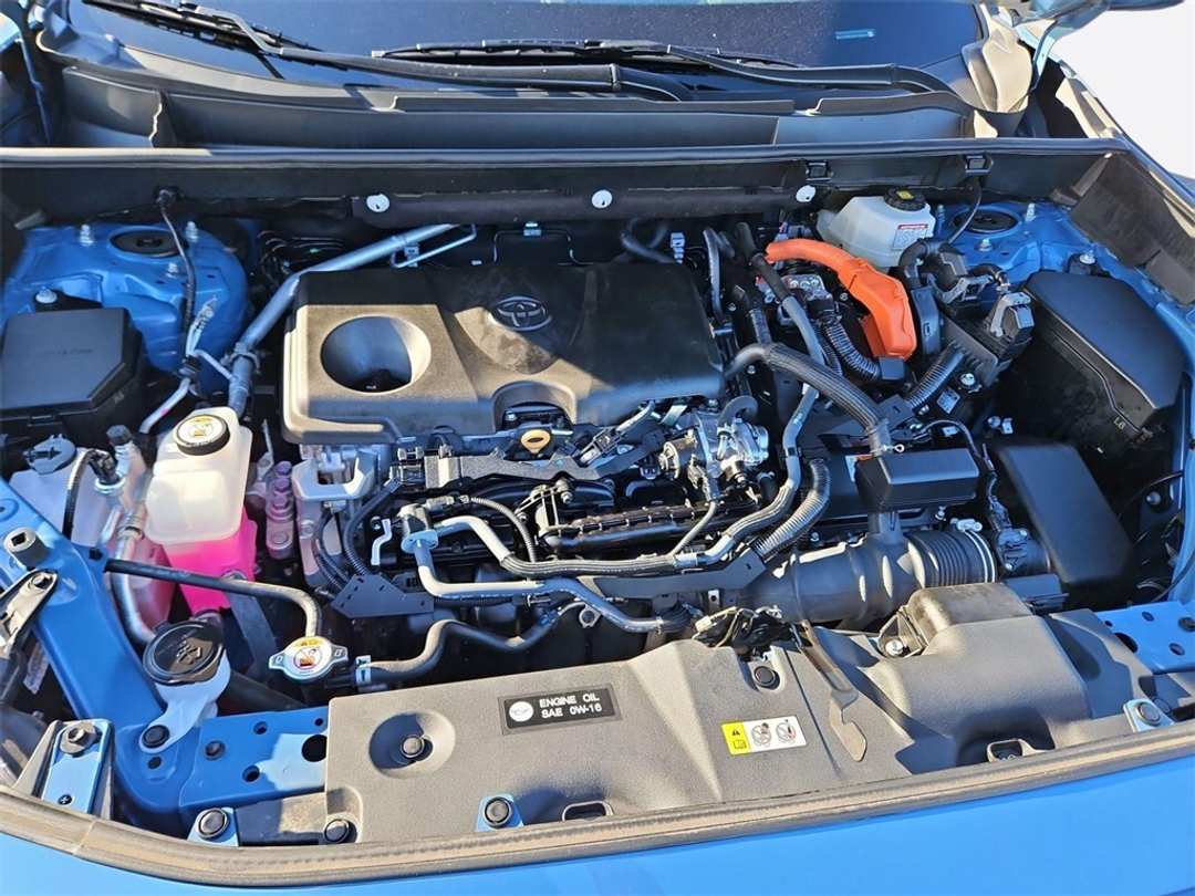 2023 Toyota Rav4 SE - Image 30