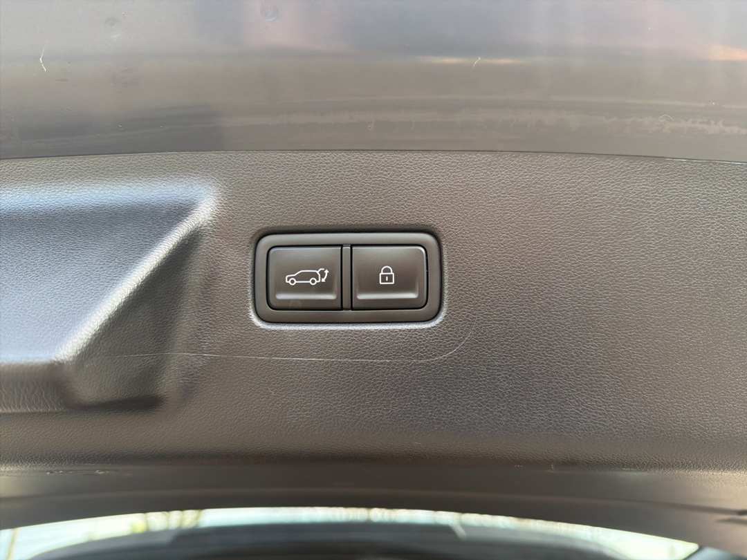 2025 Hyundai Santa Fe Limited - Image 20