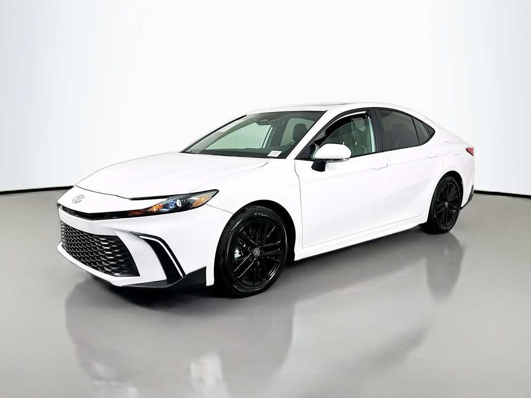 2025 Toyota Camry SE - Image 3