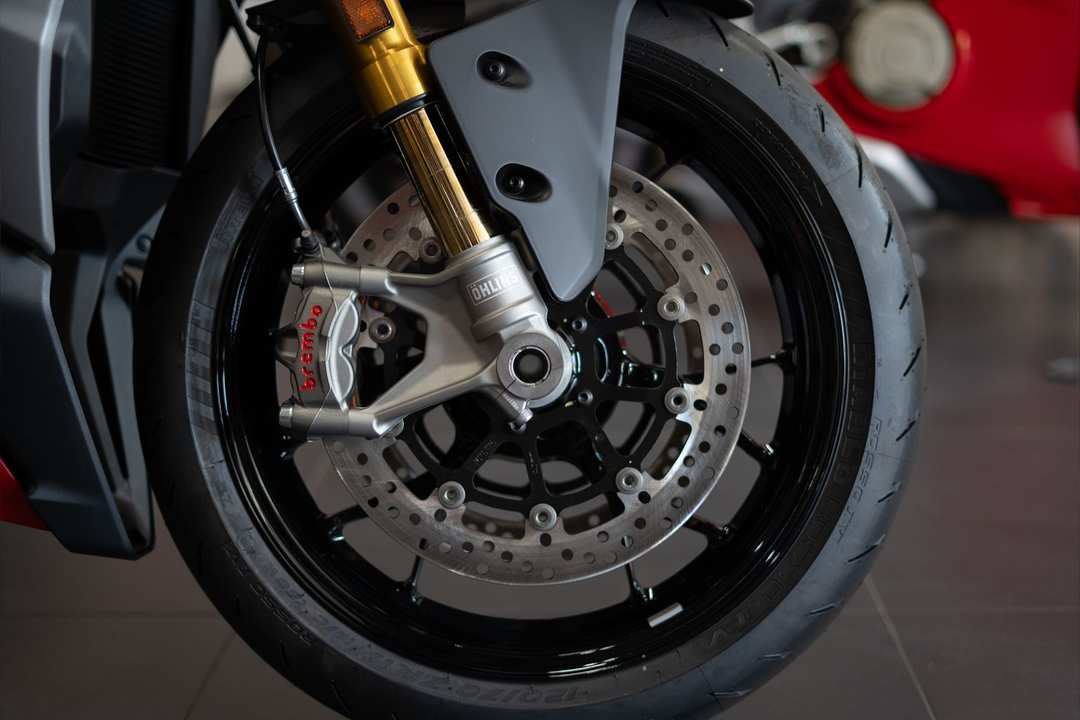 2025 Ducati Streetfighter V2 S - Image 2