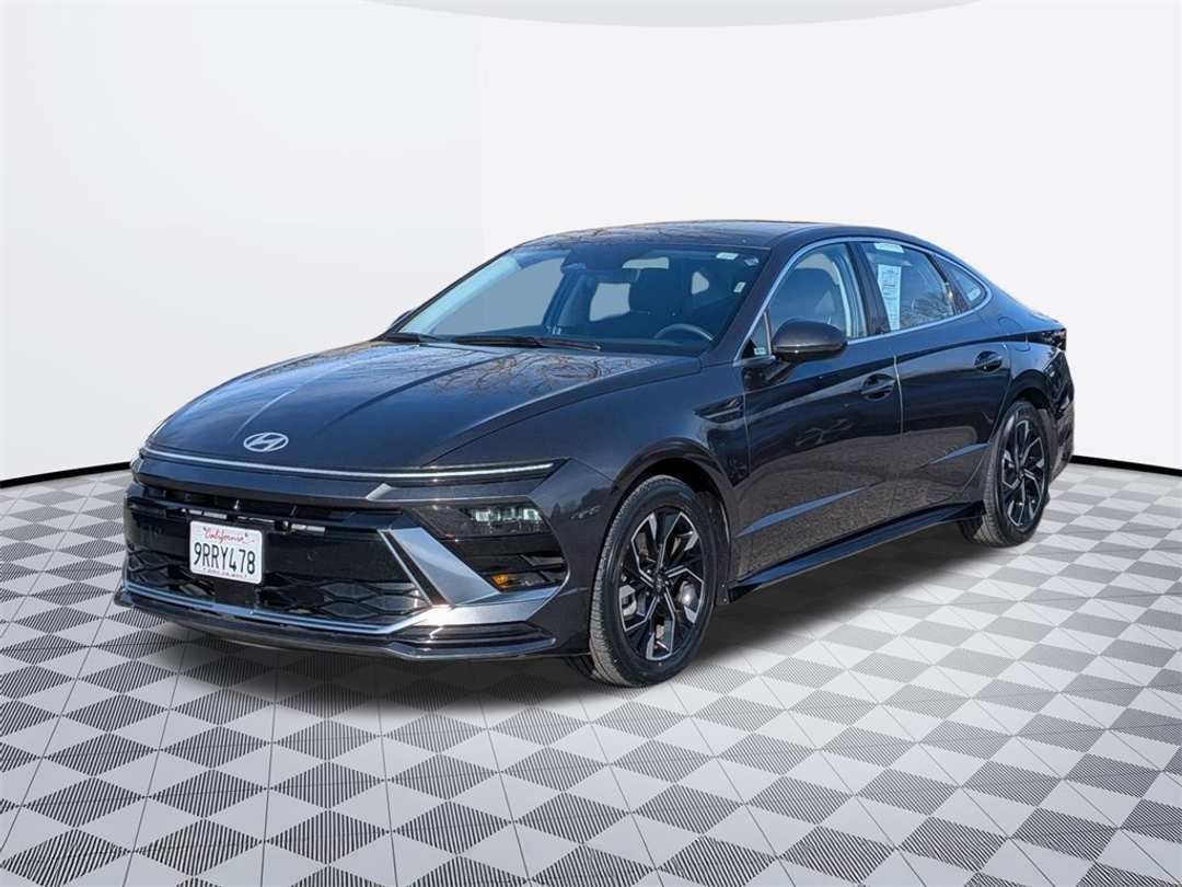 2025 Hyundai Sonata SEL - Image 3