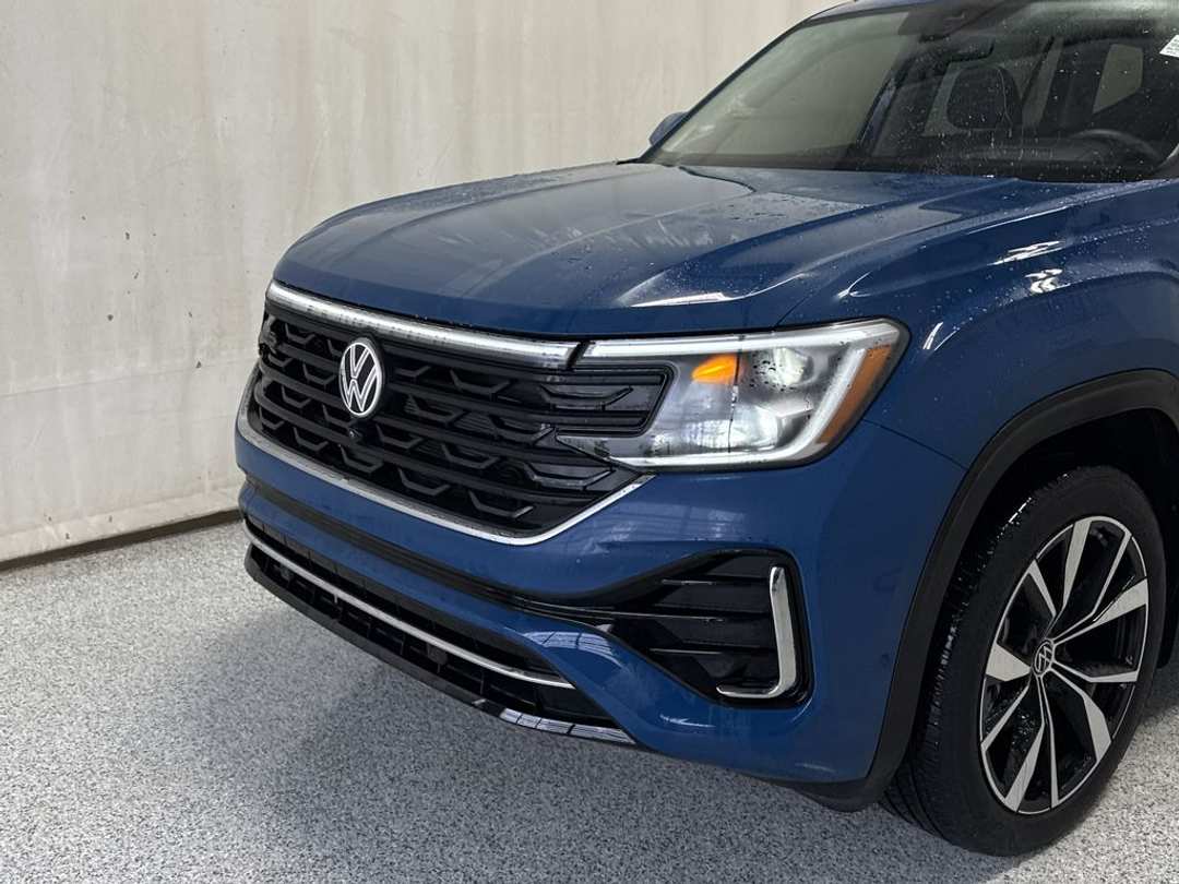 2025 Volkswagen Atlas Execline - Image 3