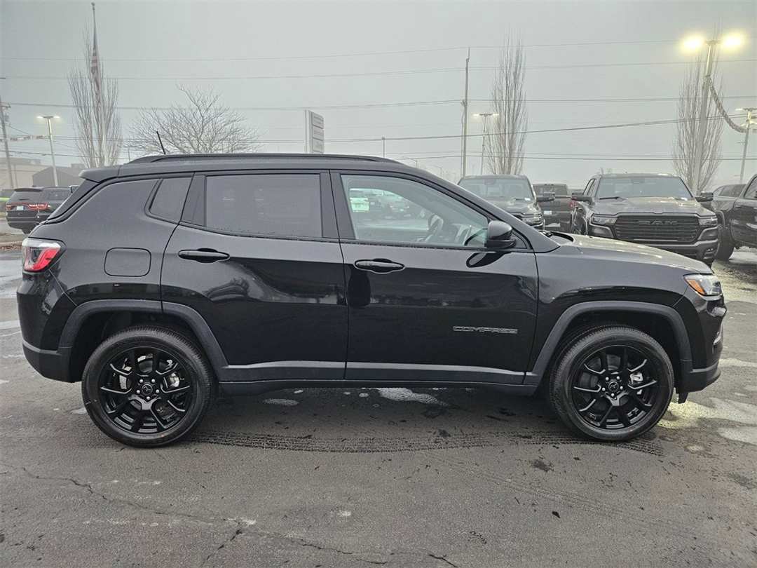 2026 Jeep Compass Latitude - Image 7